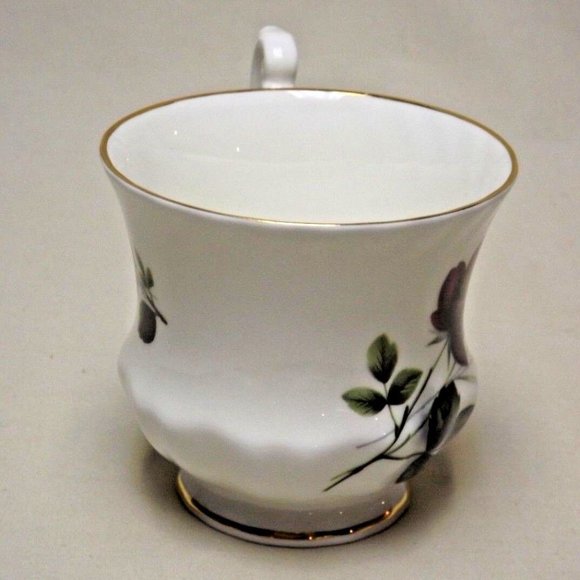 Royal Dover Bone China England Red Roses Pattern Tea Cup and Saucer - Picture 9 of 14